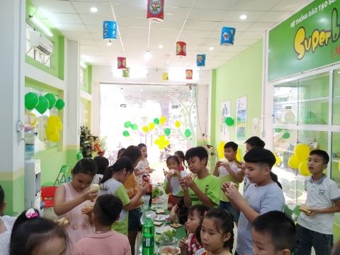 TỔ CHỨC SINH NHẬT TẠI SUPERBRAIN NHƠN TRẠCH