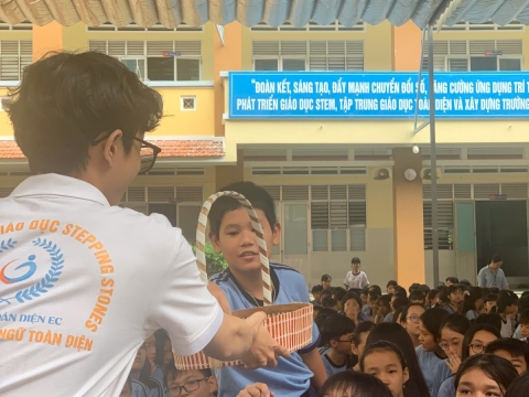 NGÀY HỘI VUI HỌC TIẾNG ANH TRẢI NGHIỆM STEM THCS BÌNH AN