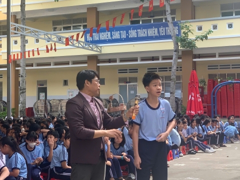 NGÀY HỘI VUI HỌC TIẾNG ANH TRẢI NGHIỆM STEM THCS BÌNH AN