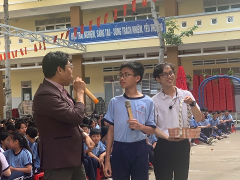 NGÀY HỘI VUI HỌC TIẾNG ANH TRẢI NGHIỆM STEM THCS BÌNH AN
