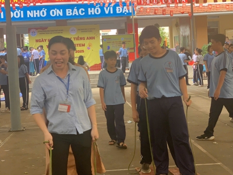 NGÀY HỘI VUI HỌC TIẾNG ANH TRẢI NGHIỆM STEM THCS BÌNH AN