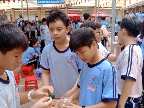 NGÀY HỘI VUI HỌC TIẾNG ANH TRẢI NGHIỆM STEM THCS BÌNH AN