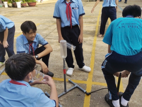 NGÀY HỘI VUI HỌC TIẾNG ANH TRẢI NGHIỆM STEM THCS AN PHÚ