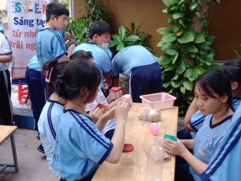 NGÀY HỘI VUI HỌC TIẾNG ANH TRẢI NGHIỆM STEM THCS BÌNH AN