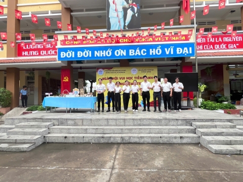 NGÀY HỘI VUI HỌC TIẾNG ANH TRẢI NGHIỆM STEM THCS BÌNH AN