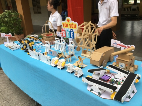 NGÀY HỘI VUI HỌC TIẾNG ANH TRẢI NGHIỆM STEM THCS BÌNH AN