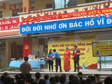 NGÀY HỘI VUI HỌC TIẾNG ANH TRẢI NGHIỆM STEM THCS BÌNH AN