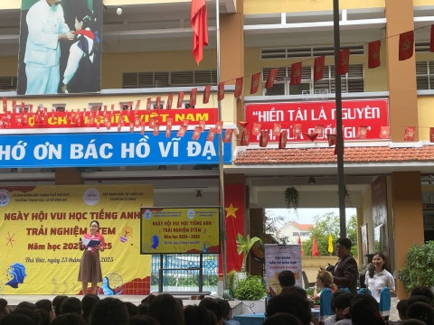 NGÀY HỘI VUI HỌC TIẾNG ANH TRẢI NGHIỆM STEM THCS BÌNH AN