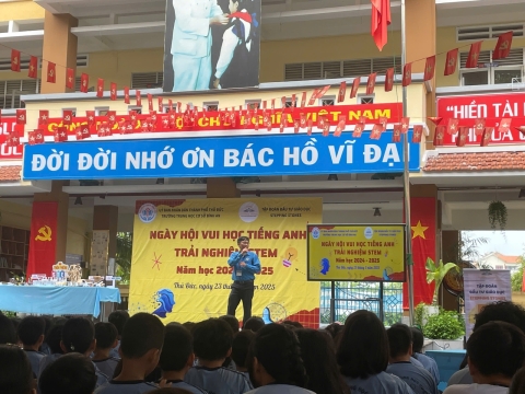 NGÀY HỘI VUI HỌC TIẾNG ANH TRẢI NGHIỆM STEM THCS BÌNH AN