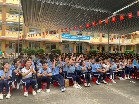 NGÀY HỘI VUI HỌC TIẾNG ANH TRẢI NGHIỆM STEM THCS BÌNH AN
