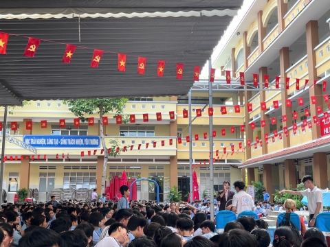 NGÀY HỘI VUI HỌC TIẾNG ANH TRẢI NGHIỆM STEM THCS BÌNH AN