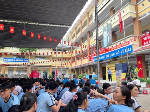 NGÀY HỘI VUI HỌC TIẾNG ANH TRẢI NGHIỆM STEM THCS BÌNH AN