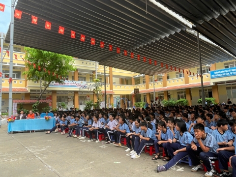 NGÀY HỘI VUI HỌC TIẾNG ANH TRẢI NGHIỆM STEM THCS BÌNH AN