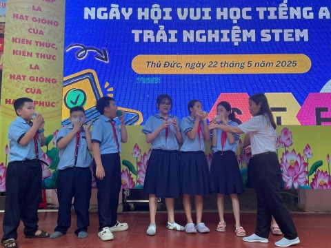 NGÀY HỘI VUI HỌC TIẾNG ANH TRẢI NGHIỆM STEM THCS AN PHÚ