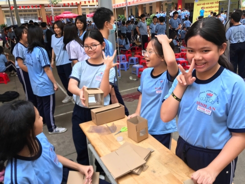 NGÀY HỘI VUI HỌC TIẾNG ANH TRẢI NGHIỆM STEM THCS BÌNH AN