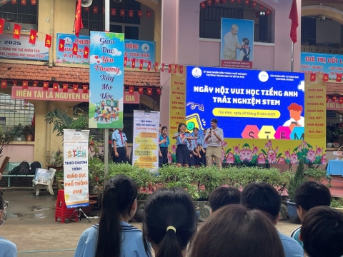 NGÀY HỘI VUI HỌC TIẾNG ANH TRẢI NGHIỆM STEM THCS AN PHÚ