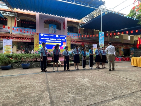 NGÀY HỘI VUI HỌC TIẾNG ANH TRẢI NGHIỆM STEM THCS AN PHÚ