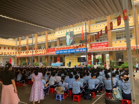 NGÀY HỘI VUI HỌC TIẾNG ANH TRẢI NGHIỆM STEM THCS BÌNH AN