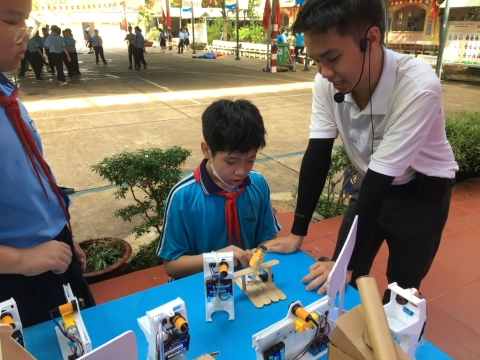 NGÀY HỘI VUI HỌC TIẾNG ANH TRẢI NGHIỆM STEM THCS AN PHÚ