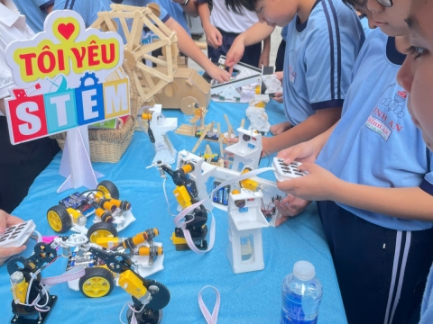 NGÀY HỘI VUI HỌC TIẾNG ANH TRẢI NGHIỆM STEM THCS BÌNH AN