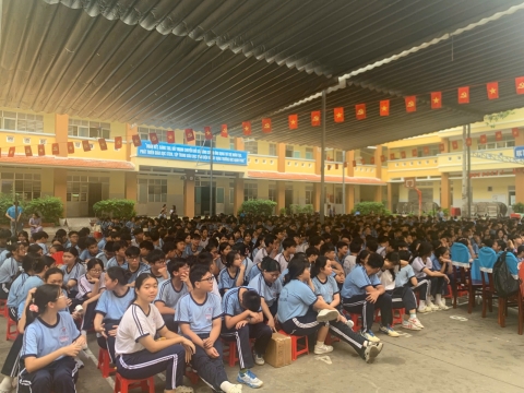 NGÀY HỘI VUI HỌC TIẾNG ANH TRẢI NGHIỆM STEM THCS BÌNH AN