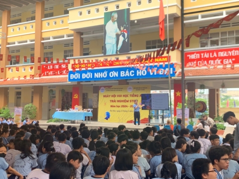 NGÀY HỘI VUI HỌC TIẾNG ANH TRẢI NGHIỆM STEM THCS BÌNH AN