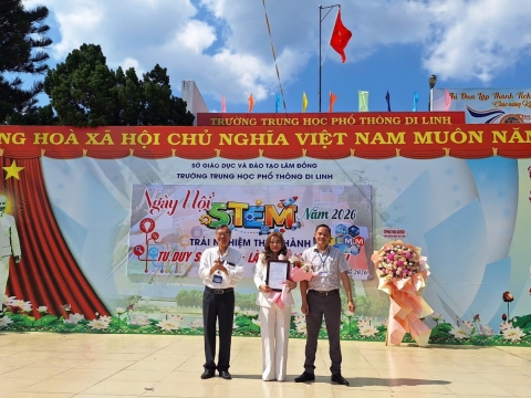 STEPPING STONES EDUCATION ĐỒNG HÀNH CÙNG THPT DI LINH - TÀI TRỢ HỌC BỔNG VÀ TRAO TẶNG PHÒNG STEM