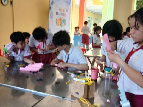 NGÀY HỘI STEM HƯNG VIỆT