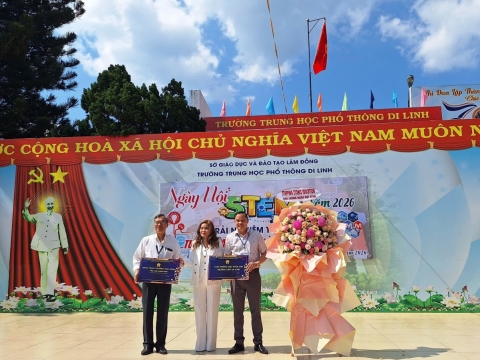 STEPPING STONES EDUCATION ĐỒNG HÀNH CÙNG THPT DI LINH - TÀI TRỢ HỌC BỔNG VÀ TRAO TẶNG PHÒNG STEM