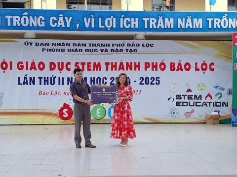 TRAO HỌC BỎNG STEPPING STONES NGÀY HỘI STEM BẢO LỘC