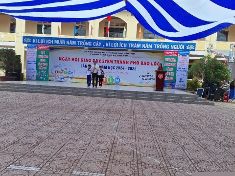 TRAO HỌC BỎNG STEPPING STONES NGÀY HỘI STEM BẢO LỘC