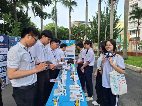 STEPPING STONES EDUCATION ĐỒNG HÀNH CÙNG THPT THOẠI NGỌC HẦU CHÀO ĐÓN HỌC SINH VÀ PHHS KHỐI 10 NĂM HỌC 2026 - 2027