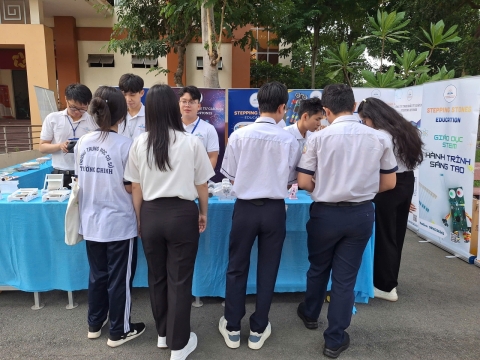 STEPPING STONES EDUCATION ĐỒNG HÀNH CÙNG THPT THOẠI NGỌC HẦU CHÀO ĐÓN HỌC SINH VÀ PHHS KHỐI 10 NĂM HỌC 2026 - 2027