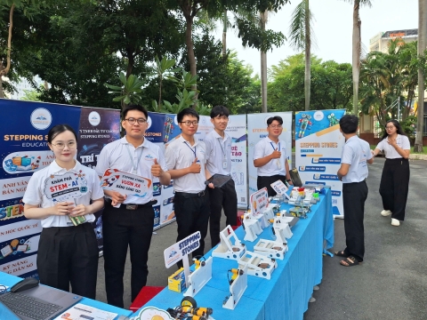 STEPPING STONES EDUCATION ĐỒNG HÀNH CÙNG THPT THOẠI NGỌC HẦU CHÀO ĐÓN HỌC SINH VÀ PHHS KHỐI 10 NĂM HỌC 2026 - 2027