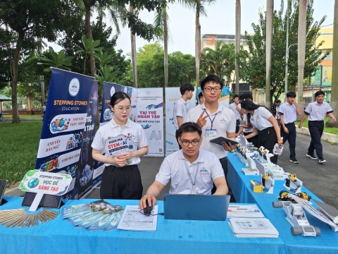 STEPPING STONES EDUCATION ĐỒNG HÀNH CÙNG THPT THOẠI NGỌC HẦU CHÀO ĐÓN HỌC SINH VÀ PHHS KHỐI 10 NĂM HỌC 2026 - 2027