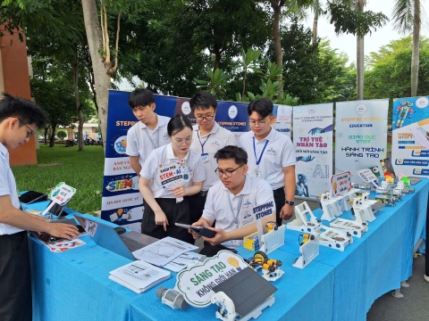 STEPPING STONES EDUCATION ĐỒNG HÀNH CÙNG THPT THOẠI NGỌC HẦU CHÀO ĐÓN HỌC SINH VÀ PHHS KHỐI 10 NĂM HỌC 2026 - 2027