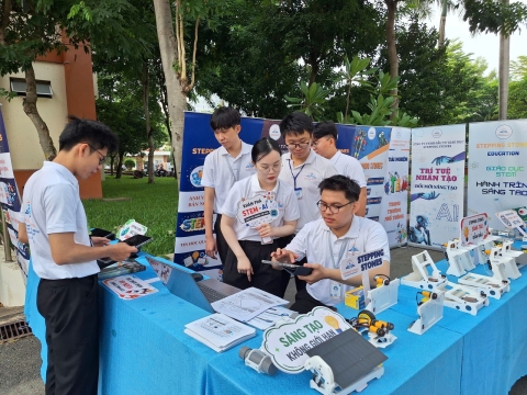 STEPPING STONES EDUCATION ĐỒNG HÀNH CÙNG THPT THOẠI NGỌC HẦU CHÀO ĐÓN HỌC SINH VÀ PHHS KHỐI 10 NĂM HỌC 2026 - 2027