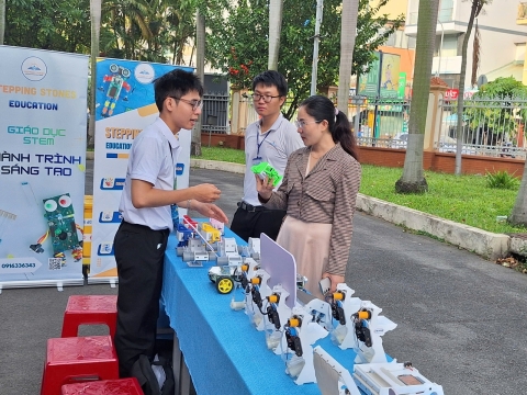 STEPPING STONES EDUCATION ĐỒNG HÀNH CÙNG THPT THOẠI NGỌC HẦU CHÀO ĐÓN HỌC SINH VÀ PHHS KHỐI 10 NĂM HỌC 2026 - 2027