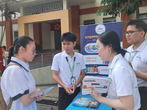 STEPPING STONES EDUCATION ĐỒNG HÀNH CÙNG THPT THOẠI NGỌC HẦU CHÀO ĐÓN HỌC SINH VÀ PHHS KHỐI 10 NĂM HỌC 2026 - 2027