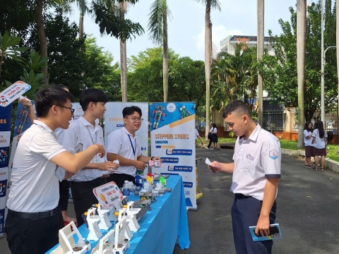 STEPPING STONES EDUCATION ĐỒNG HÀNH CÙNG THPT THOẠI NGỌC HẦU CHÀO ĐÓN HỌC SINH VÀ PHHS KHỐI 10 NĂM HỌC 2026 - 2027
