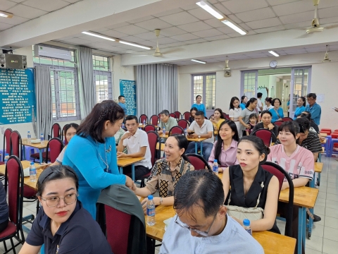 STEPPING STONES EDUCATION ĐỒNG HÀNH CÙNG TRƯỜNG TIỂU HỌC PHÙNG HƯNG CHÀO ĐÓN PHHS KHỐI 1 NĂM.HỌC 2025 - 2026