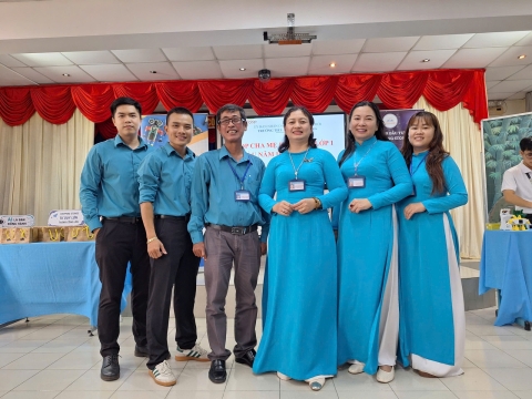 STEPPING STONES EDUCATION ĐỒNG HÀNH CÙNG TRƯỜNG TIỂU HỌC PHÙNG HƯNG CHÀO ĐÓN PHHS KHỐI 1 NĂM.HỌC 2025 - 2026