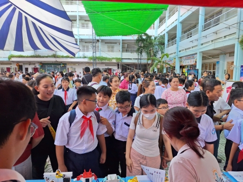 STEPPING STONES EDUCATION ĐỒNG HÀNH CÙNG TRƯỜNG THCS ĐỘC LẬP ĐÓN CHÀO HỌC SINH KHỐI 6 NĂM HỌC 2026- 2027
