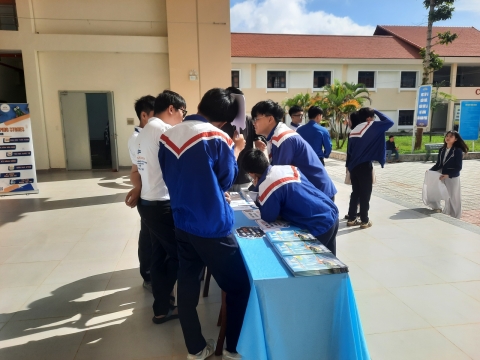 STEPPING STONES EDUCATION ĐỒNG HÀNH CÙNG THPT CHUYÊN BẢO LỘC CHÀO ĐÓN HỌC SINH VÀ PHHS KHỐI 10 NĂM HỌC 2026 - 2027