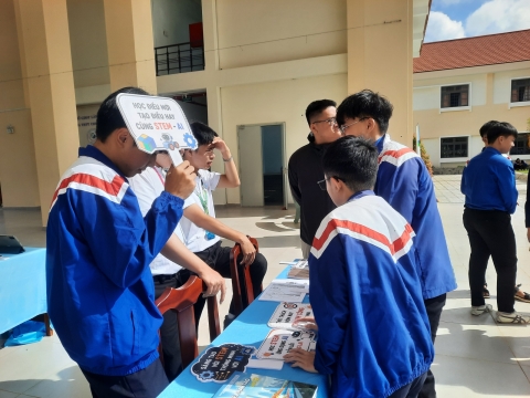 STEPPING STONES EDUCATION ĐỒNG HÀNH CÙNG THPT CHUYÊN BẢO LỘC CHÀO ĐÓN HỌC SINH VÀ PHHS KHỐI 10 NĂM HỌC 2026 - 2027