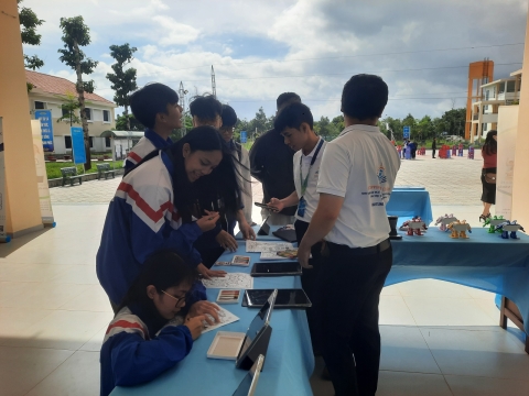 STEPPING STONES EDUCATION ĐỒNG HÀNH CÙNG THPT CHUYÊN BẢO LỘC CHÀO ĐÓN HỌC SINH VÀ PHHS KHỐI 10 NĂM HỌC 2026 - 2027