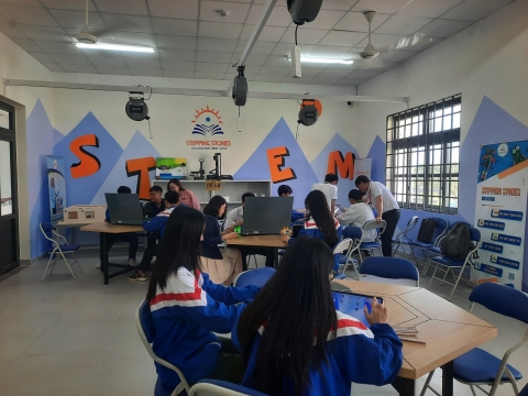 STEPPING STONES EDUCATION ĐỒNG HÀNH CÙNG THPT CHUYÊN BẢO LỘC CHÀO ĐÓN HỌC SINH VÀ PHHS KHỐI 10 NĂM HỌC 2026 - 2027