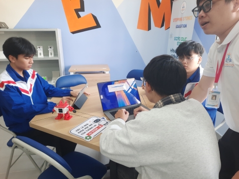 STEPPING STONES EDUCATION ĐỒNG HÀNH CÙNG THPT CHUYÊN BẢO LỘC CHÀO ĐÓN HỌC SINH VÀ PHHS KHỐI 10 NĂM HỌC 2026 - 2027