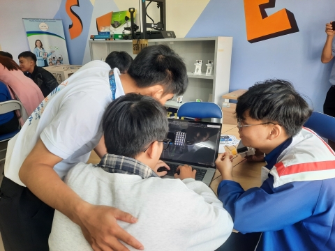 STEPPING STONES EDUCATION ĐỒNG HÀNH CÙNG THPT CHUYÊN BẢO LỘC CHÀO ĐÓN HỌC SINH VÀ PHHS KHỐI 10 NĂM HỌC 2026 - 2027