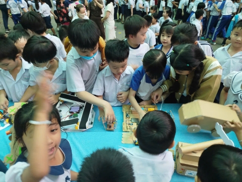 NGÀY HỘI TRẢI NGHIỆM STEM TẠI TRƯỜNG TIỂU HỌC BÌNH TRỊ ĐÔNG